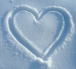 A heart inscribed in a field of snow.